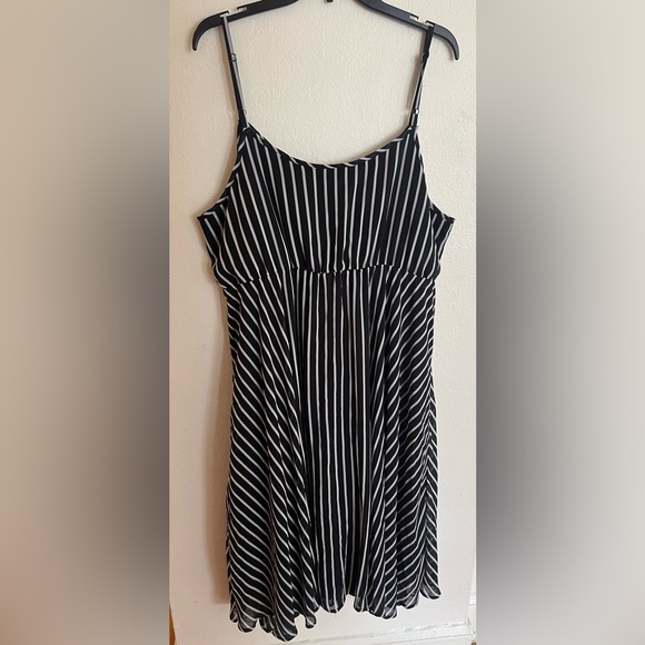Torrid Stripped Midi Dress - Picture 3 of 4